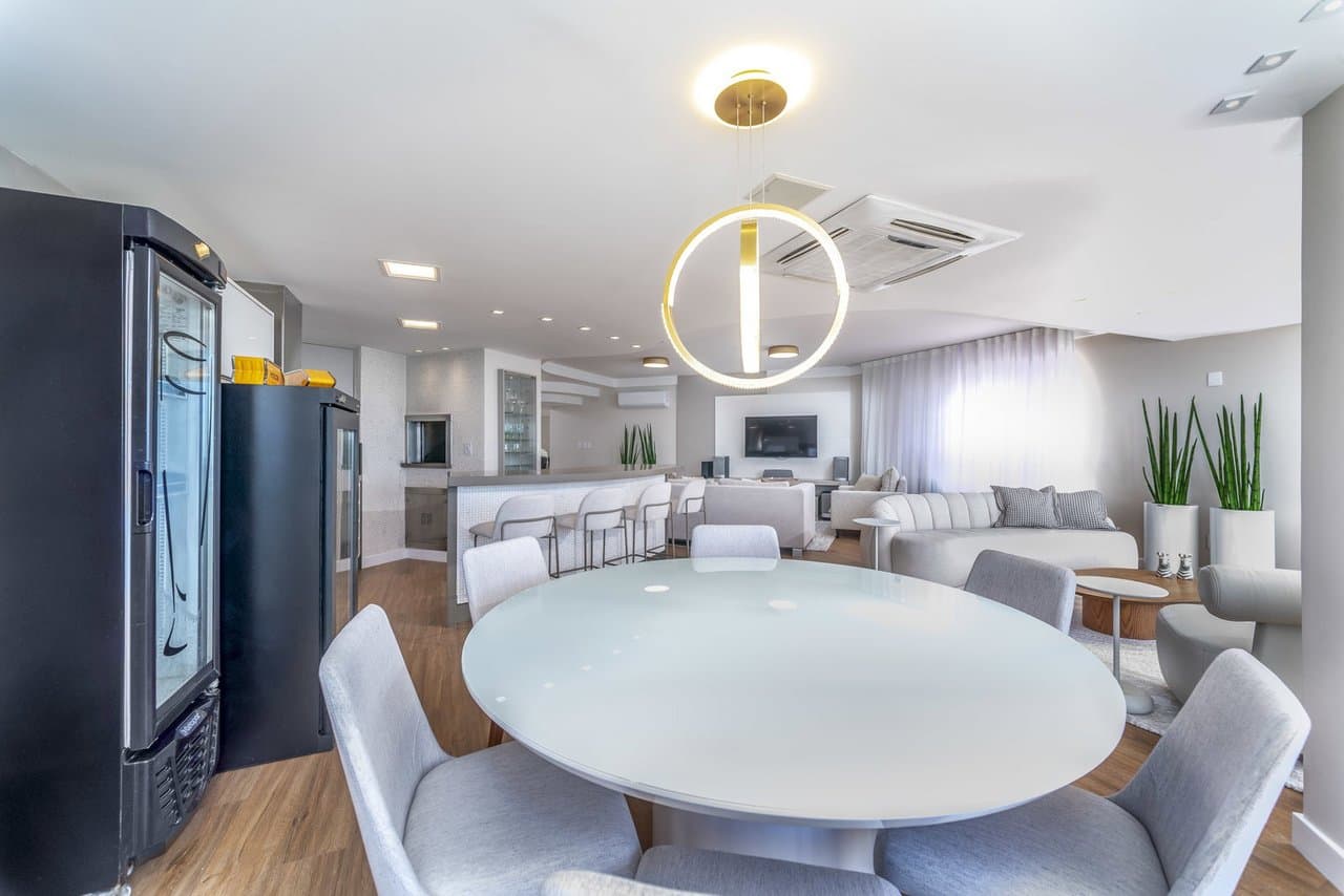 Apartamento de 4 quartos com 4 suítes e 274 m² em Bal. Camboriú