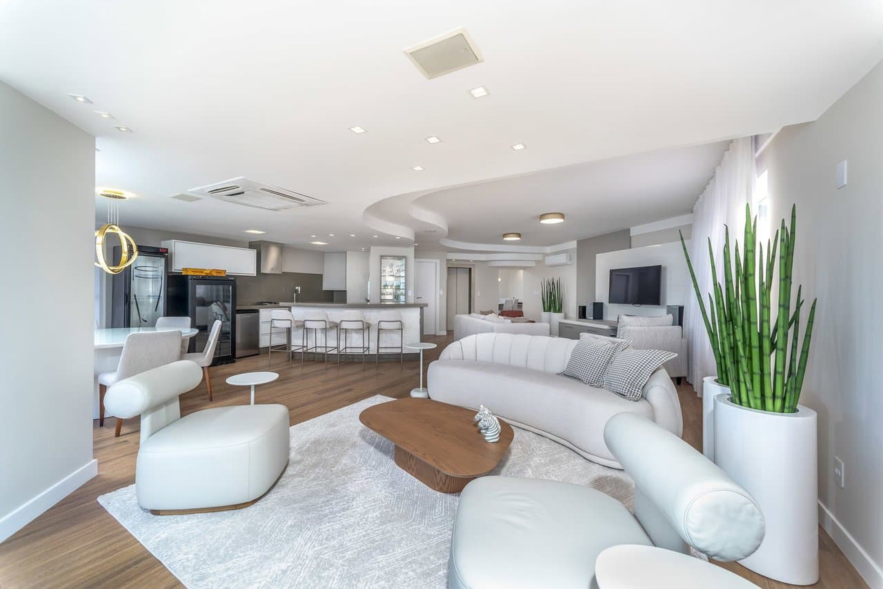 Apartamento de 4 quartos com 4 suítes e 274 m² em Bal. Camboriú