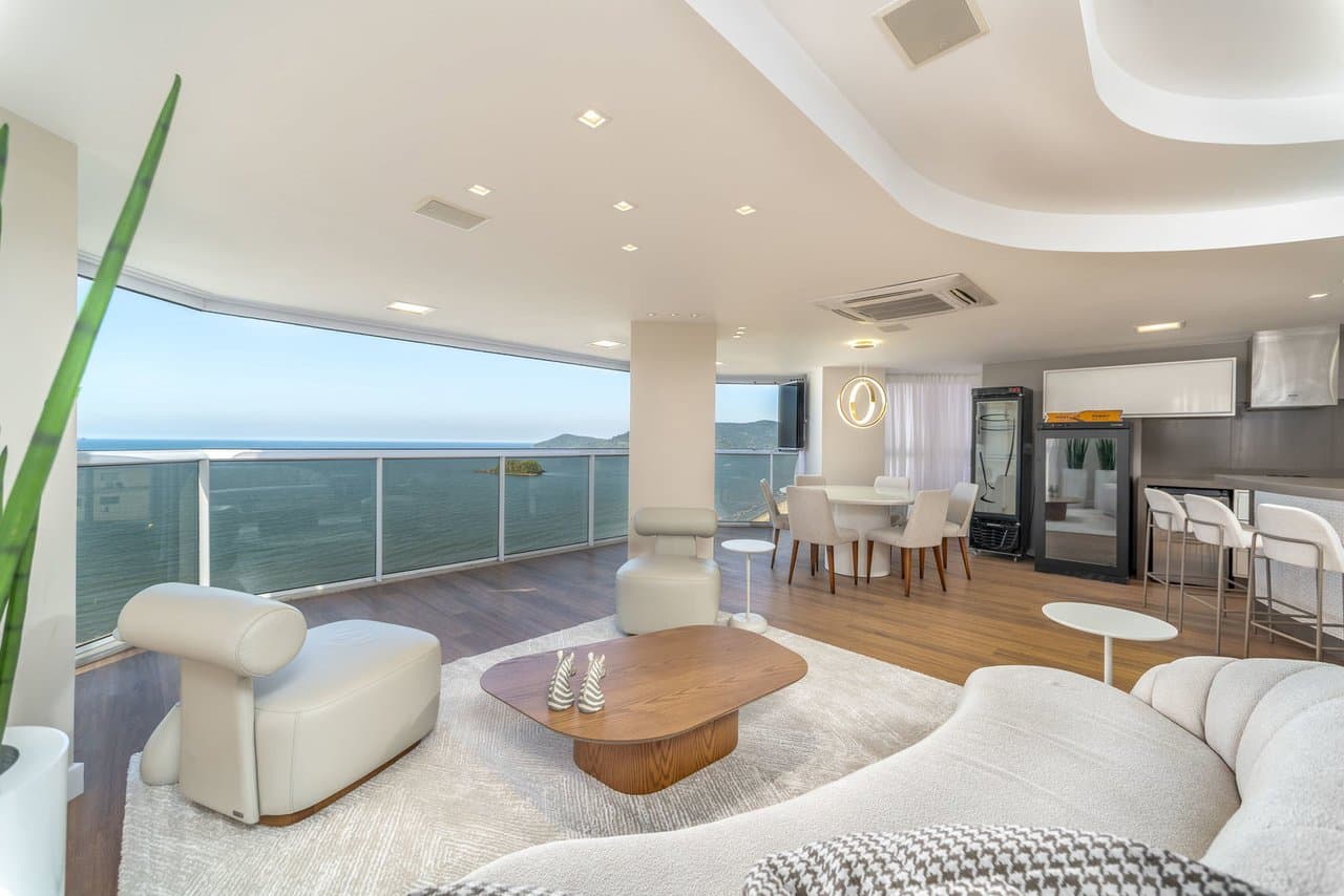 Apartamento de 4 quartos com 4 suítes e 274 m² em Bal. Camboriú