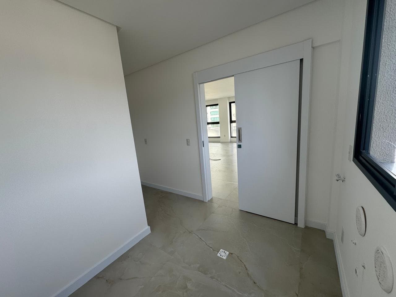 Cobertura de 3 quartos com 3 suítes e 230 m² em Bal. Camboriú