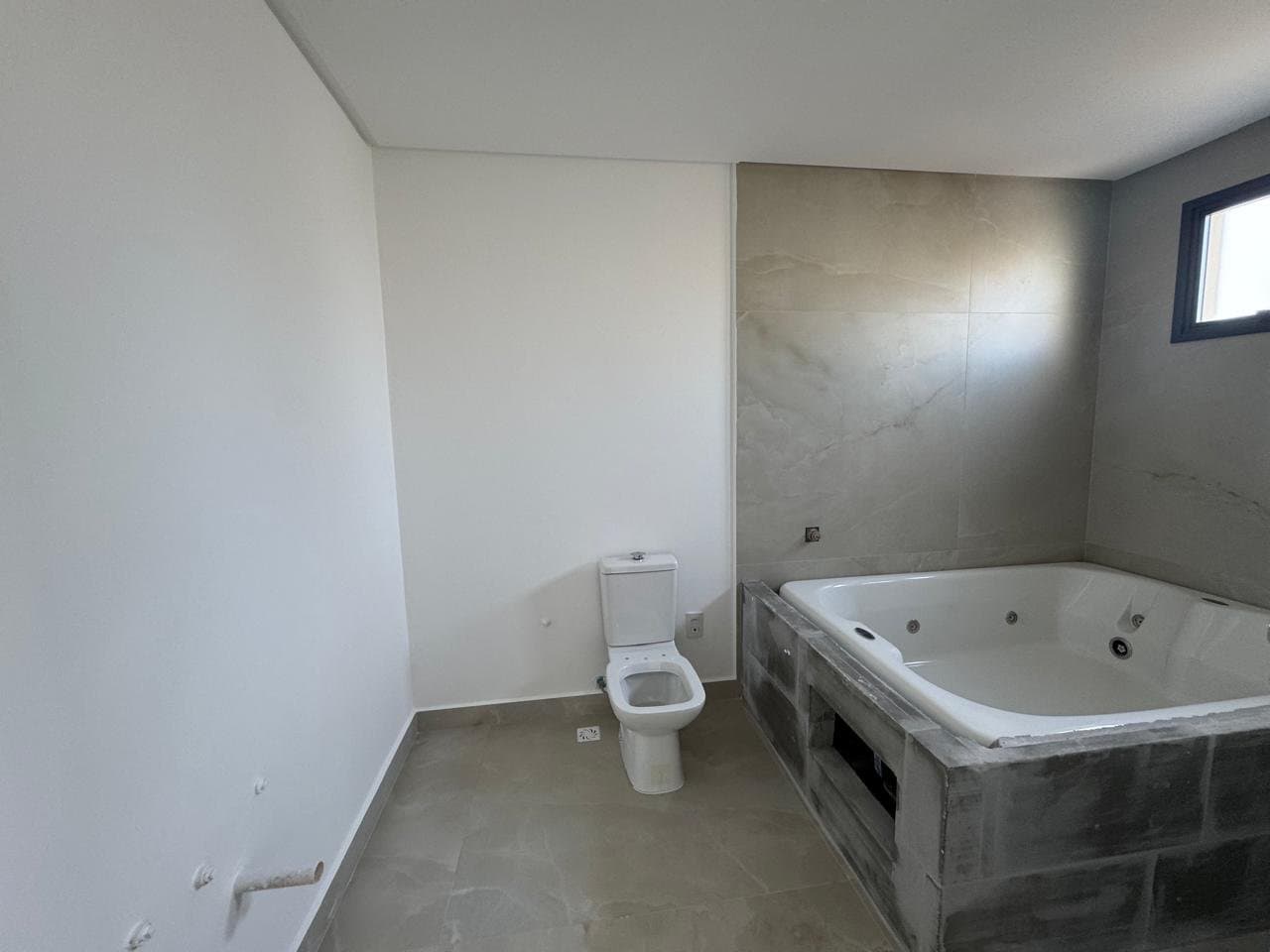 Cobertura de 3 quartos com 3 suítes e 230 m² em Bal. Camboriú