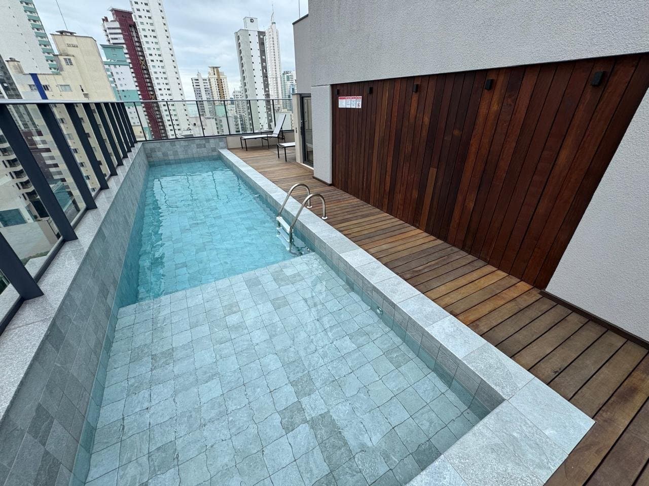 Cobertura de 3 quartos com 3 suítes e 230 m² em Bal. Camboriú