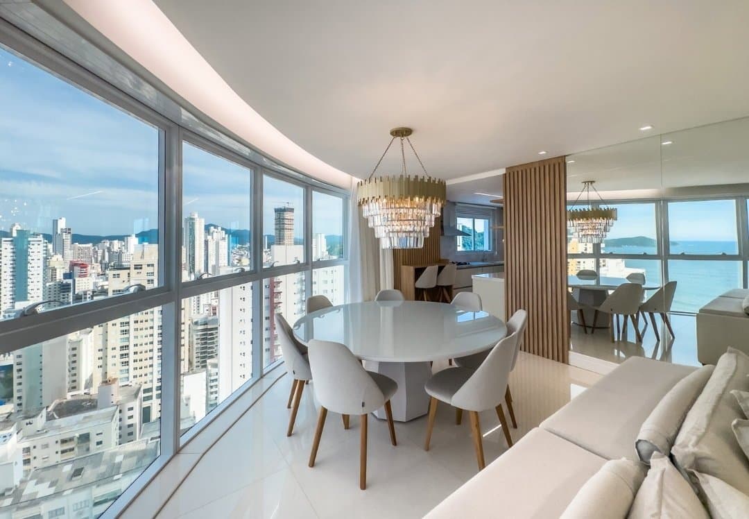 Apartamento de 4 quartos com 2 suítes e 132 m² em Bal. Camboriú