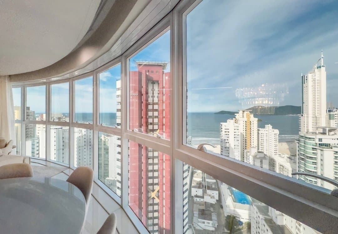 Apartamento de 4 quartos com 2 suítes e 132 m² em Bal. Camboriú
