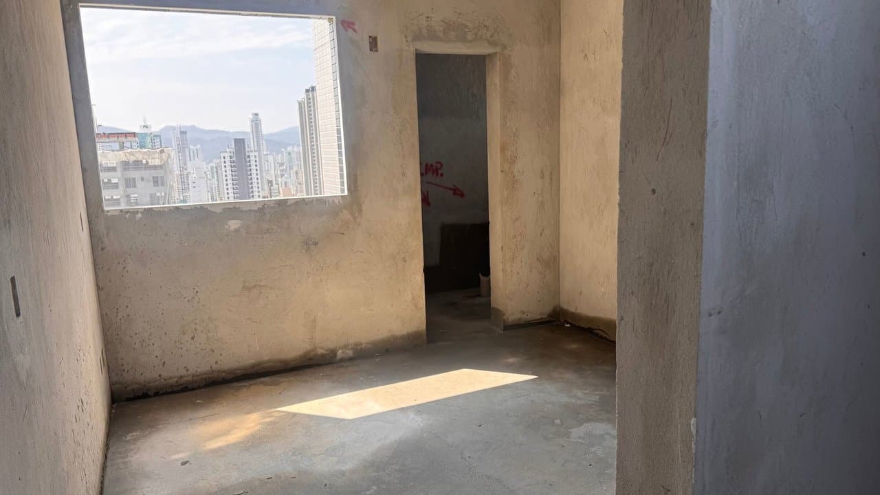 Cobertura de 3 quartos com 3 suítes e 216 m² em Bal. Camboriú