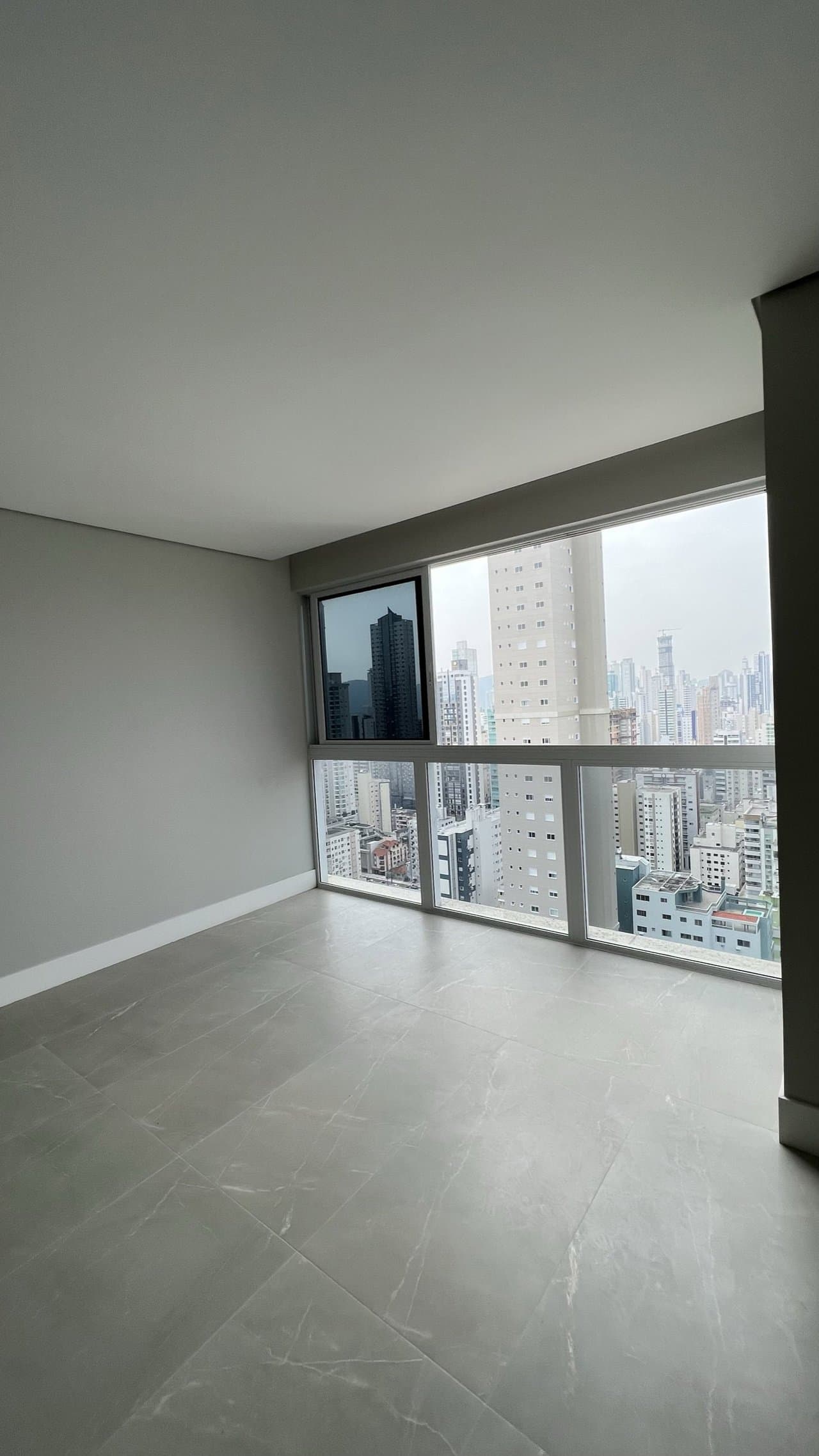Apartamento de 4 quartos com 2 suítes e 144 m² em Bal. Camboriú