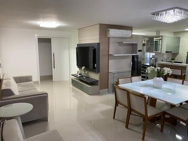 Apartamento de 4 quartos com 4 suítes e 150 m² em Bal. Camboriú