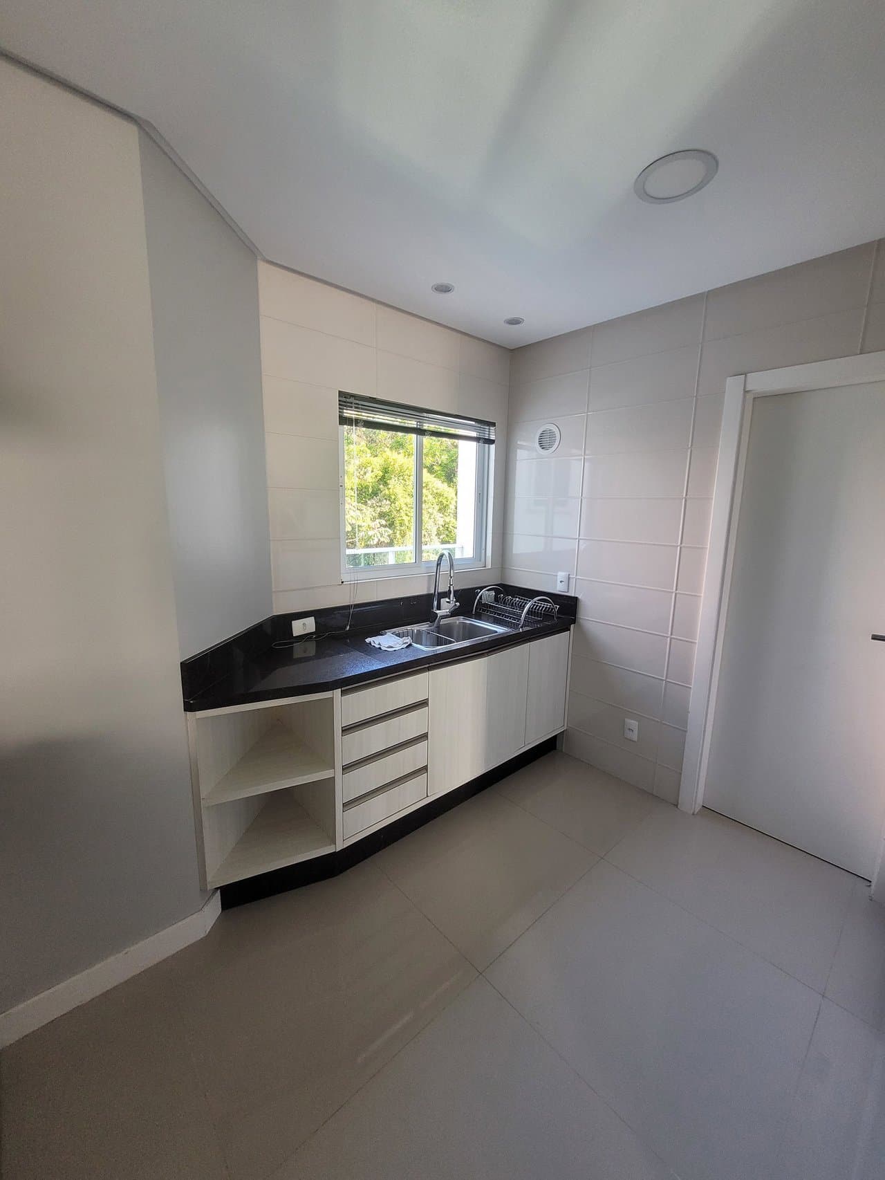 Apartamento de 4 quartos com 4 suítes e 134 m² em Bal. Camboriú