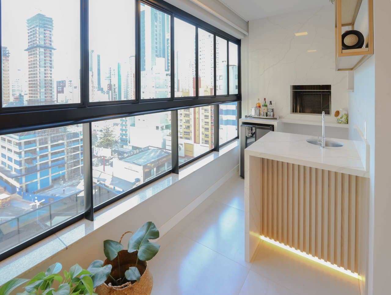 Apartamento de 4 quartos com 4 suítes e 148 m² em Bal. Camboriú