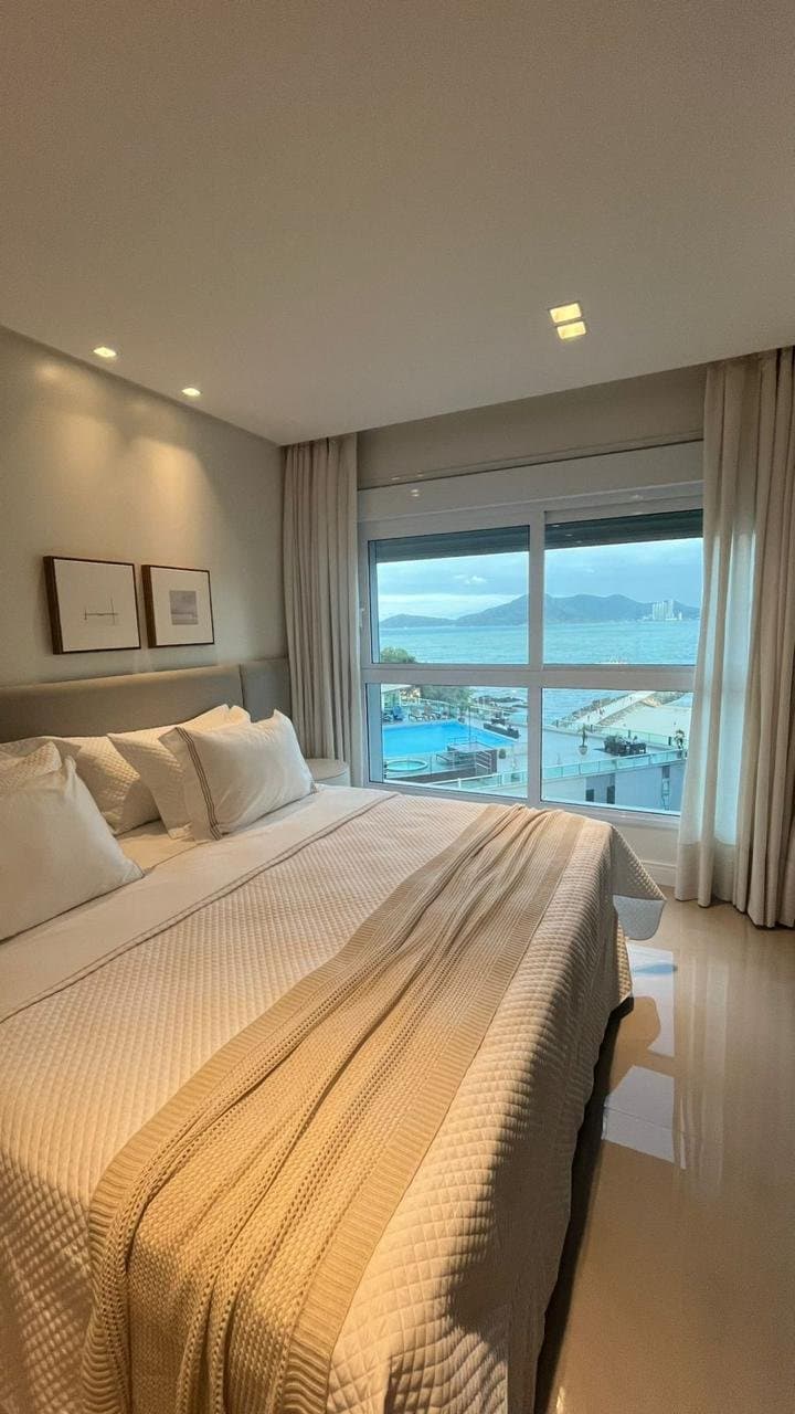 Apartamento de 4 quartos com 4 suítes e 161 m² em Bal. Camboriú