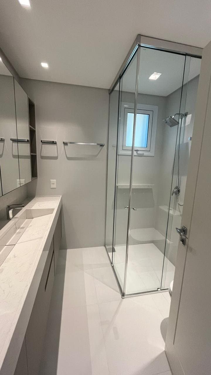 Apartamento de 4 quartos com 4 suítes e 161 m² em Bal. Camboriú