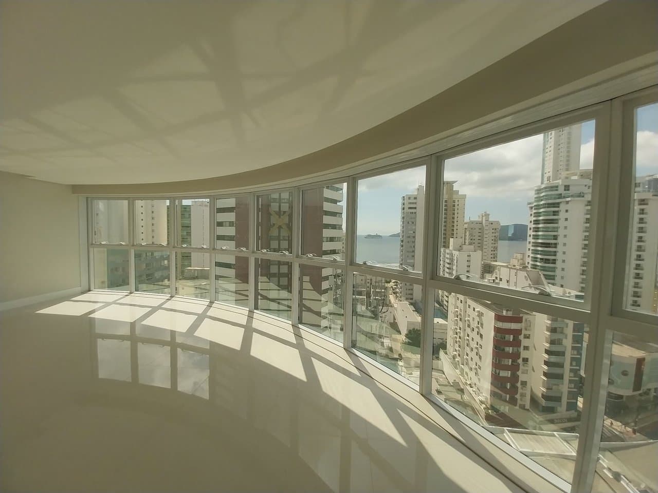 Apartamento de 4 quartos com 2 suítes e 132 m² em Bal. Camboriú