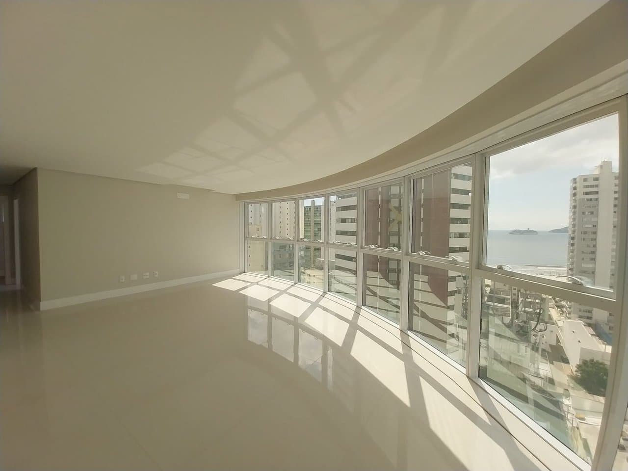 Apartamento de 4 quartos com 2 suítes e 132 m² em Bal. Camboriú