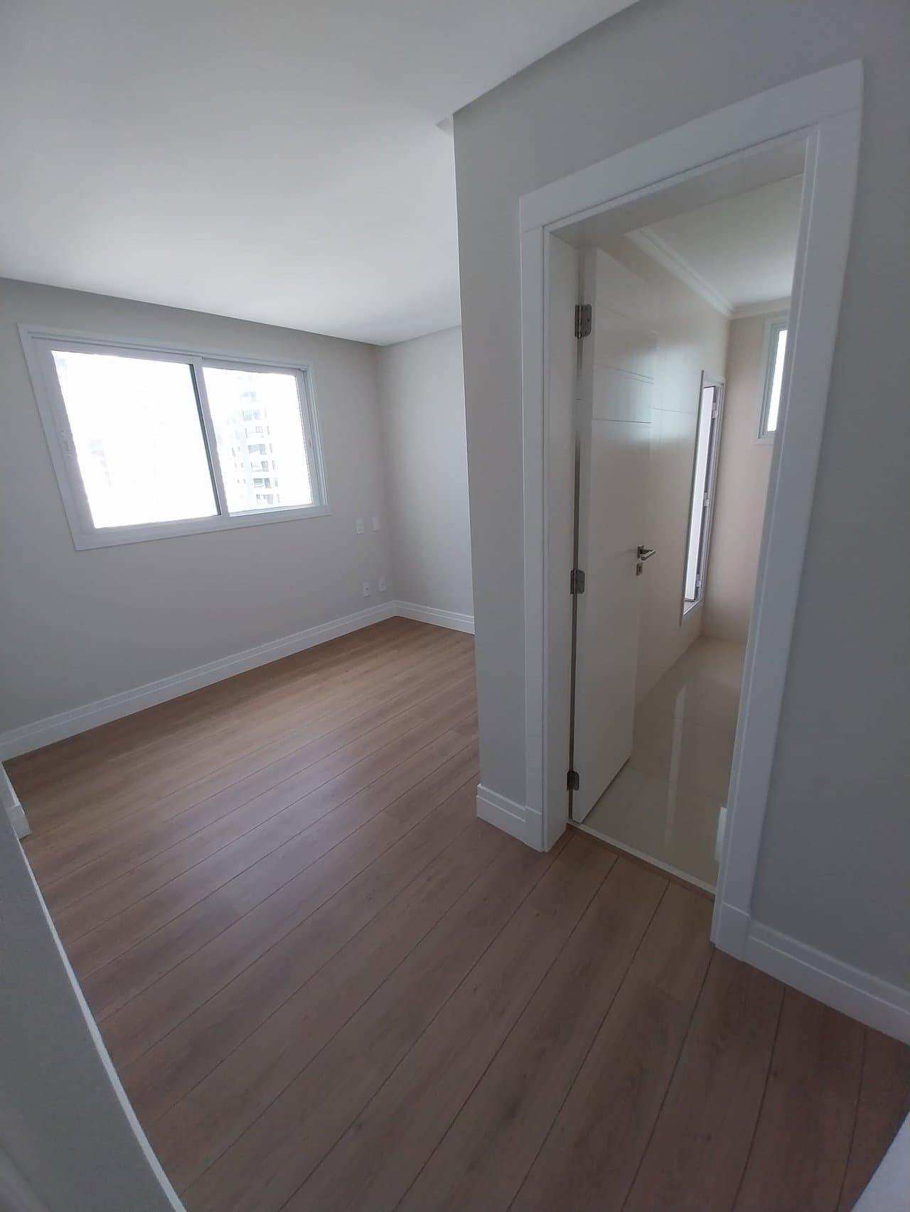 Apartamento de 4 quartos com 2 suítes e 132 m² em Bal. Camboriú