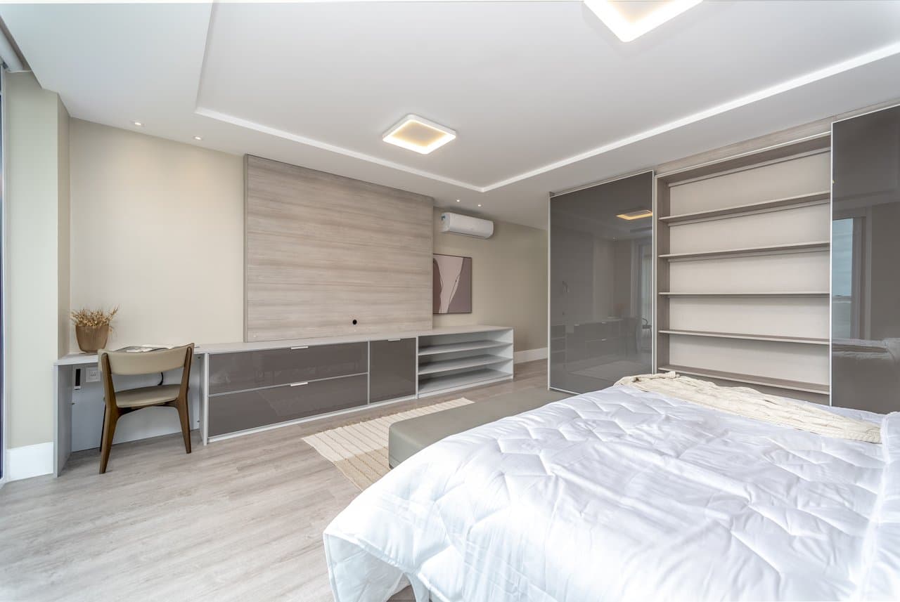 Apartamento de 4 quartos com 4 suítes e 315 m² em Bal. Camboriú