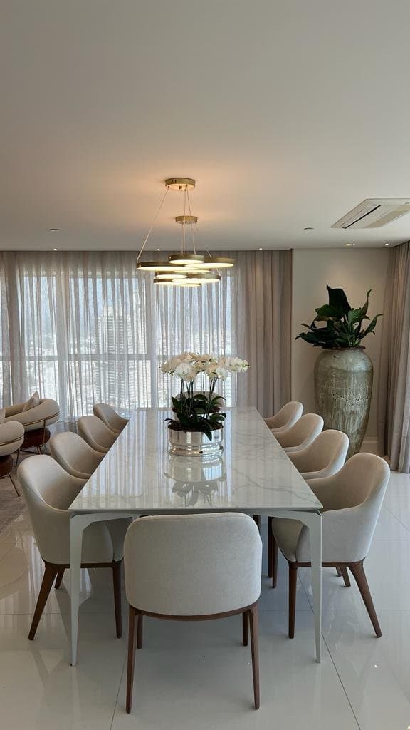 Apartamento de 4 quartos com 4 suítes e 297 m² em Bal. Camboriú