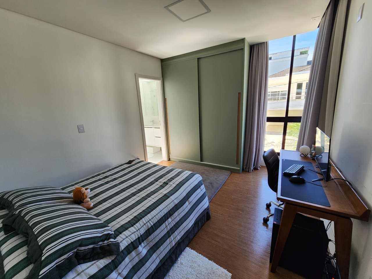 Casa de 4 quartos com 4 suítes e 437 m² em Bal. Camboriú