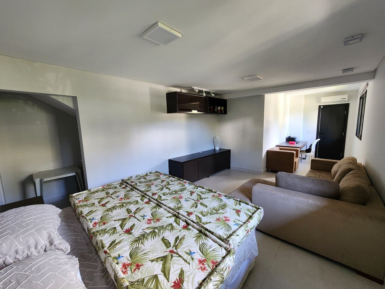 Casa de 4 quartos com 4 suítes e 437 m² em Bal. Camboriú