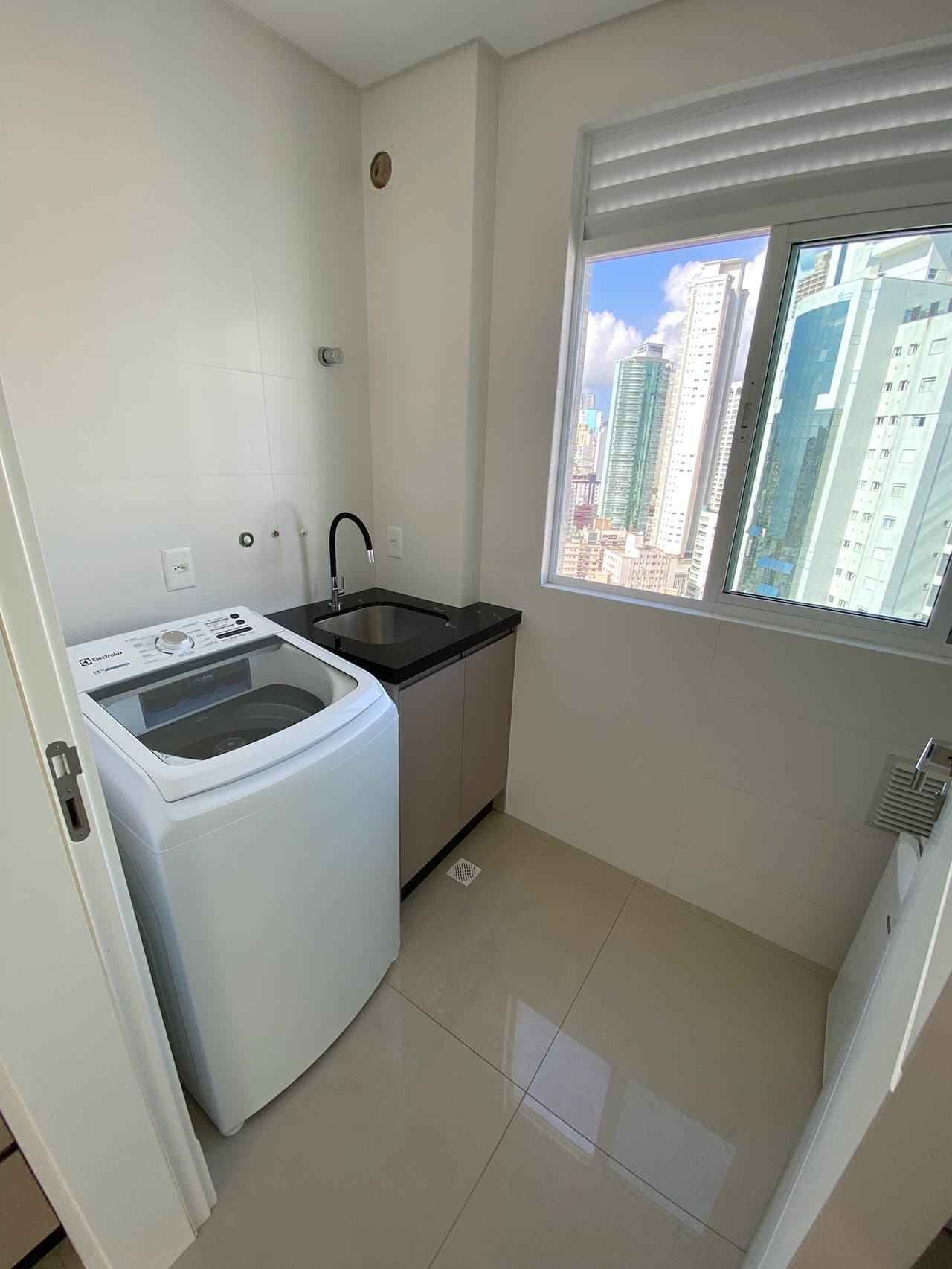 Apartamento de 3 quartos com 3 suítes e 137 m² em Bal. Camboriú