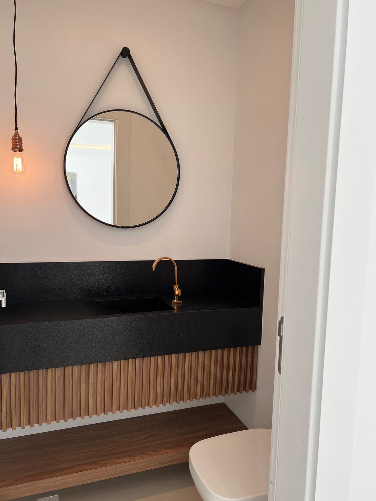Apartamento de 3 quartos com 3 suítes e 137 m² em Bal. Camboriú