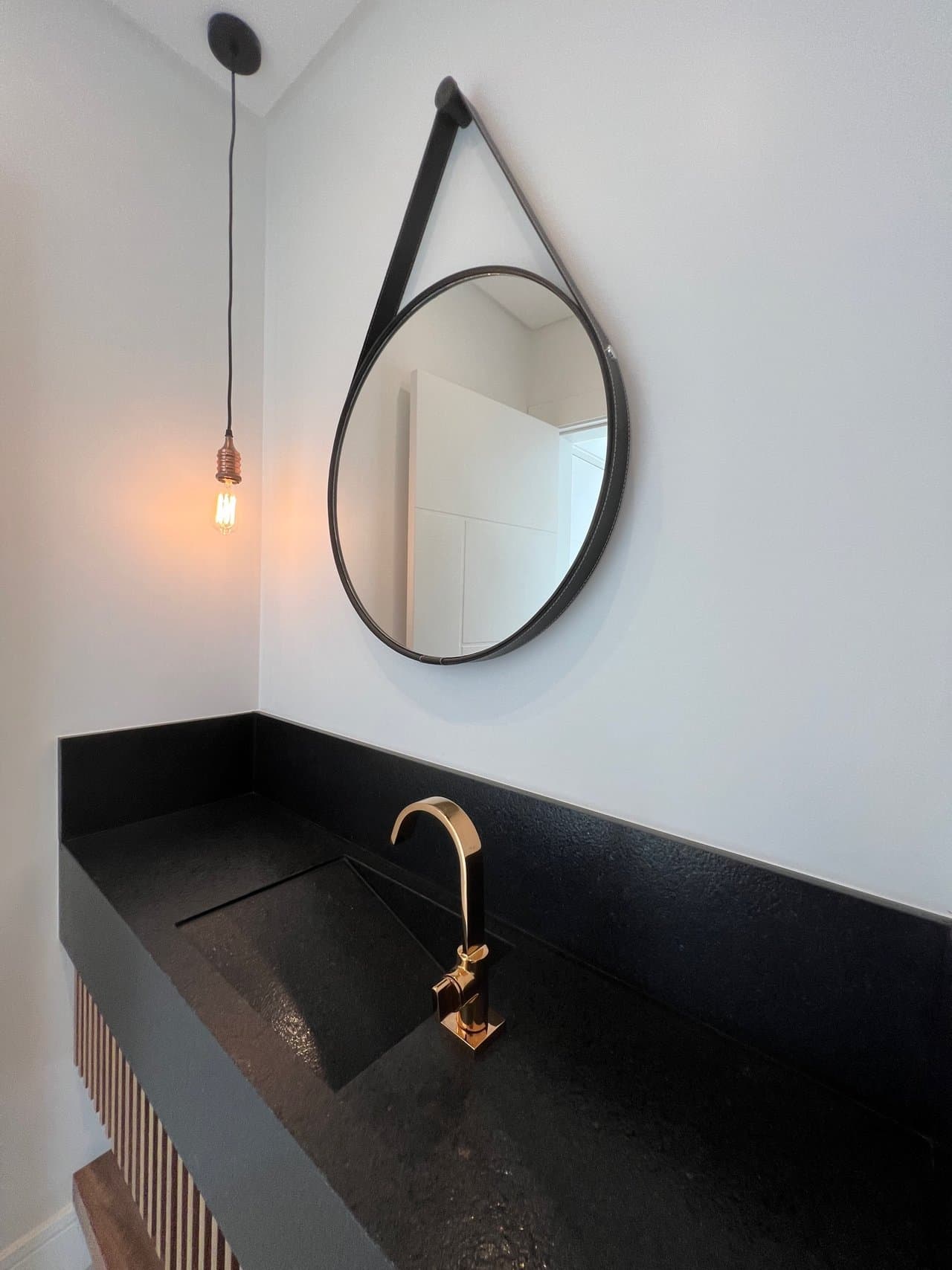 Apartamento de 3 quartos com 3 suítes e 137 m² em Bal. Camboriú