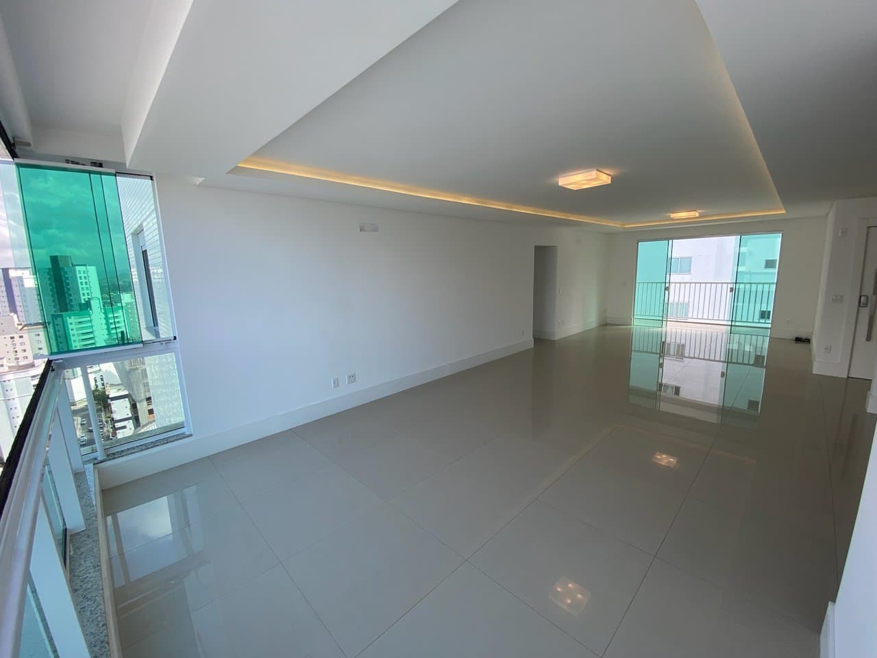 Apartamento de 3 quartos com 3 suítes e 137 m² em Bal. Camboriú