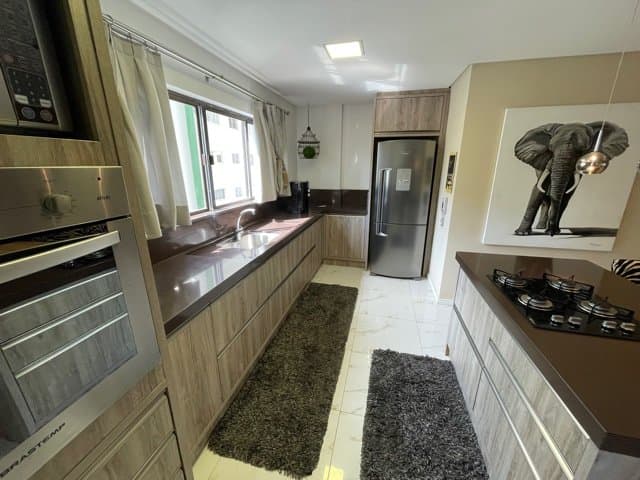 Apartamento de 3 quartos com 3 suítes e 223 m² em Bal. Camboriú