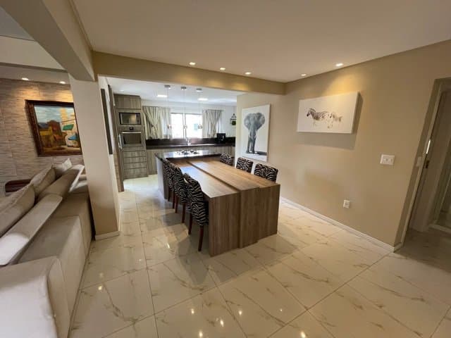 Apartamento de 3 quartos com 3 suítes e 223 m² em Bal. Camboriú
