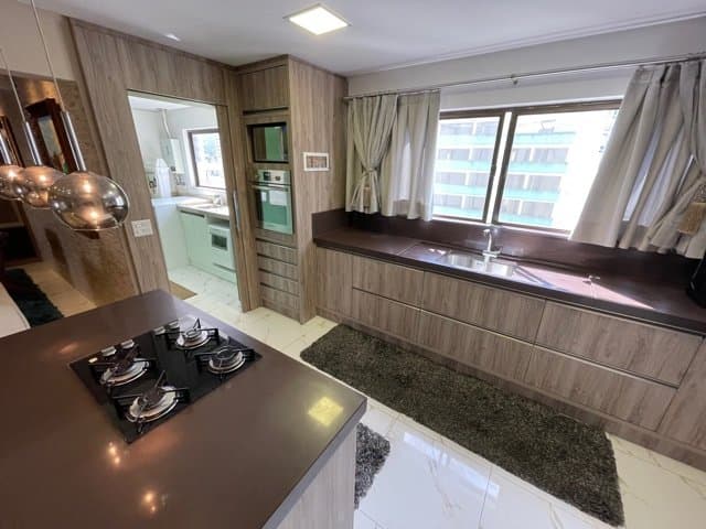 Apartamento de 3 quartos com 3 suítes e 223 m² em Bal. Camboriú