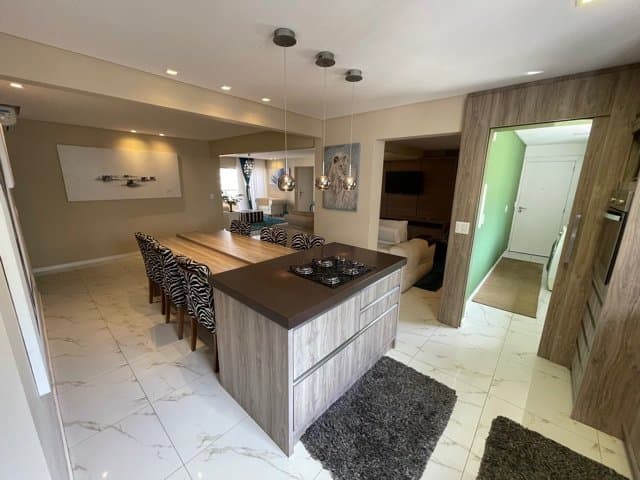 Apartamento de 3 quartos com 3 suítes e 223 m² em Bal. Camboriú