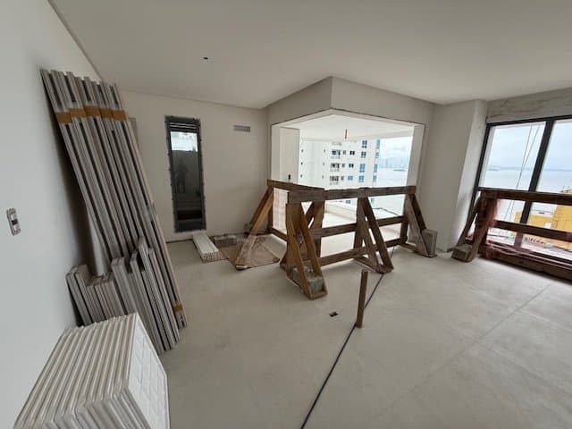 Apartamento de 4 quartos com 4 suítes e 194 m² em Bal. Camboriú