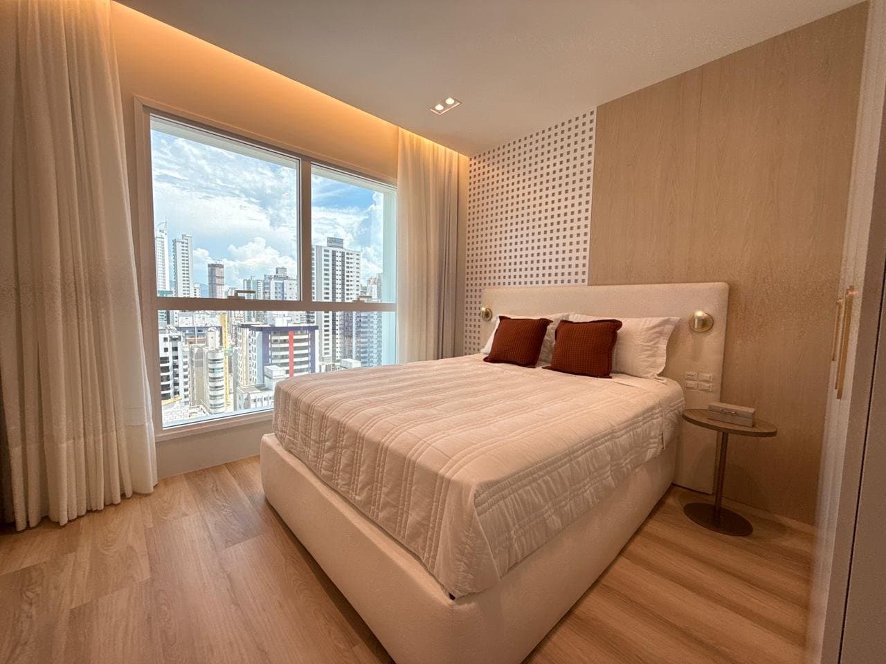 Apartamento de 4 quartos com 4 suítes e 184 m² em Bal. Camboriú