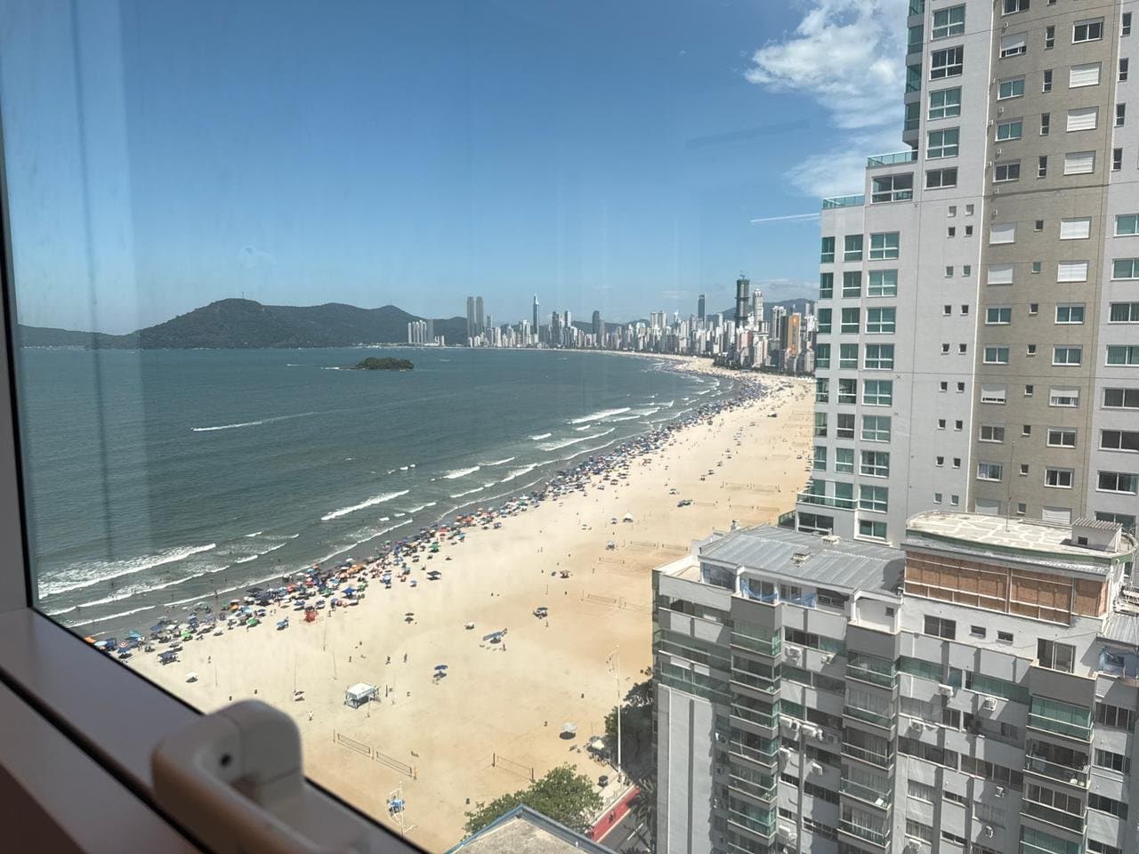 Apartamento de 4 quartos com 4 suítes e 184 m² em Bal. Camboriú