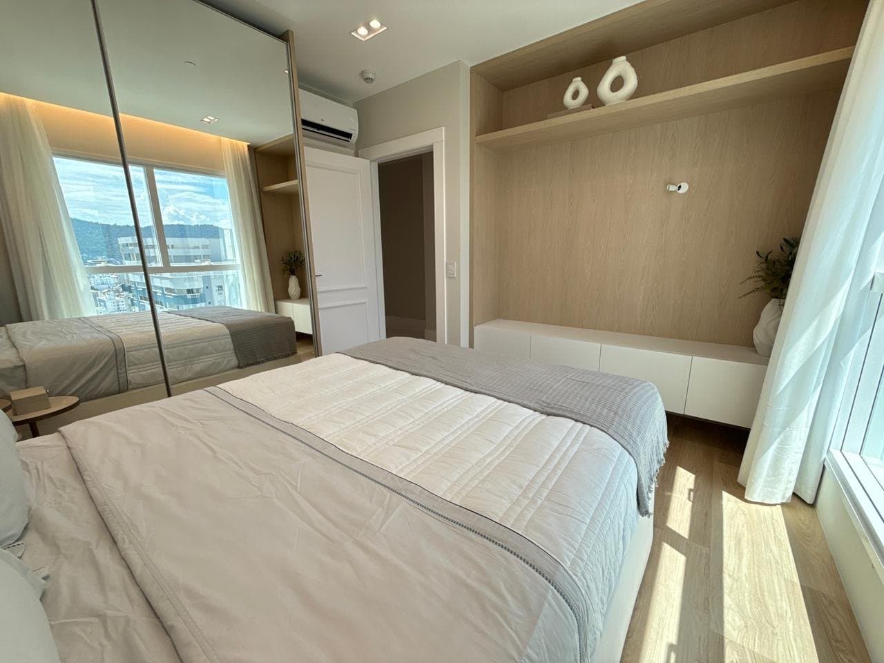 Apartamento de 4 quartos com 4 suítes e 184 m² em Bal. Camboriú