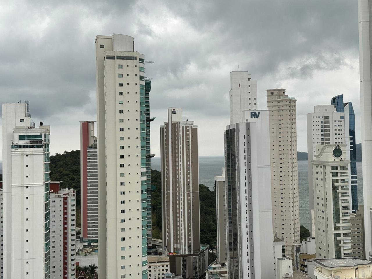 Apartamento de 3 quartos com 3 suítes e 134 m² em Bal. Camboriú