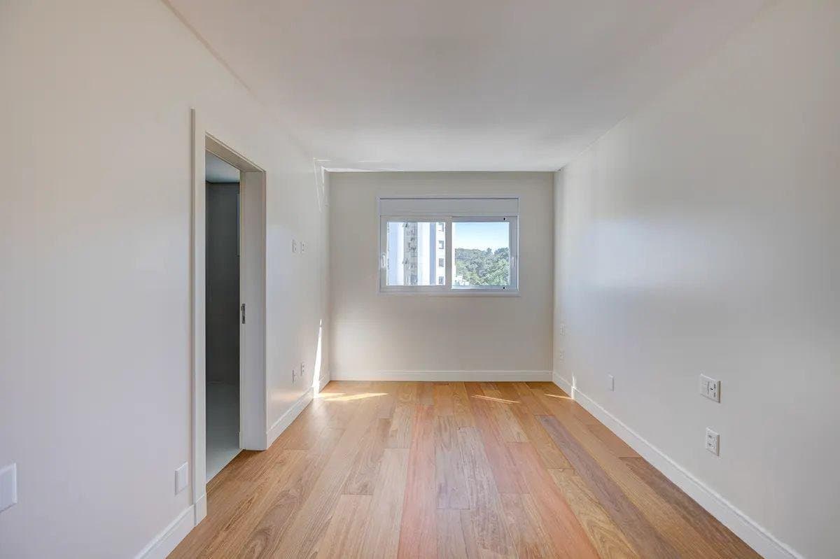 Apartamento de 3 quartos com 3 suítes e 160 m² em Bal. Camboriú