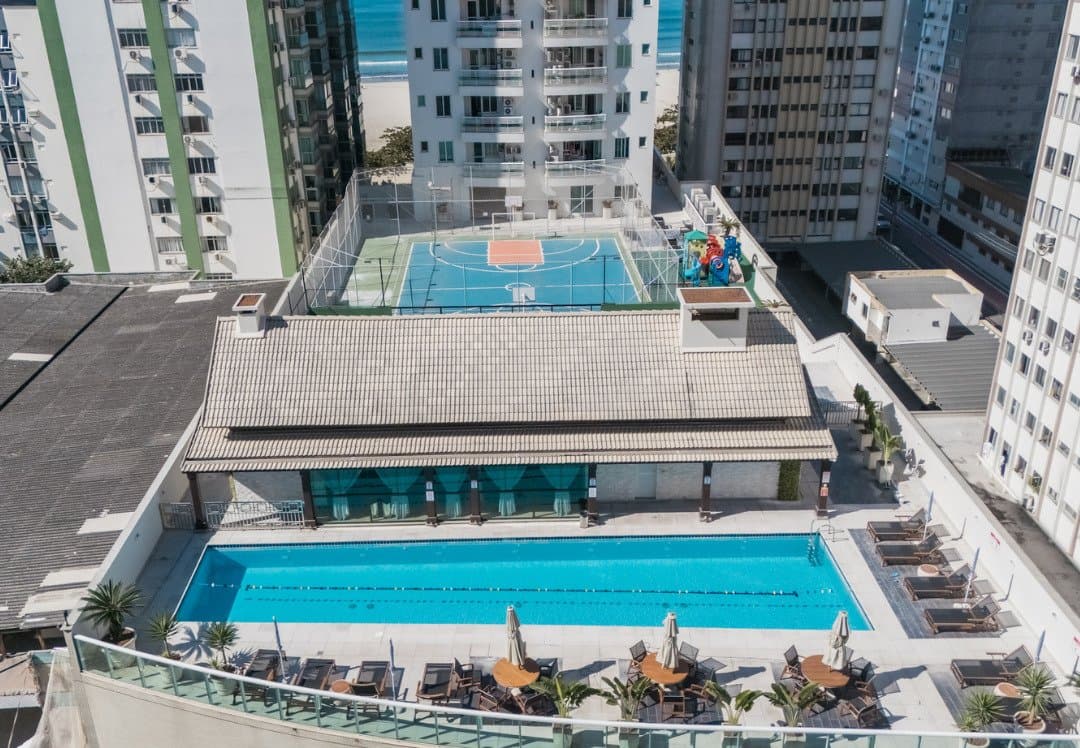 Apartamento de 3 quartos com 3 suítes e 317 m² em Bal. Camboriú