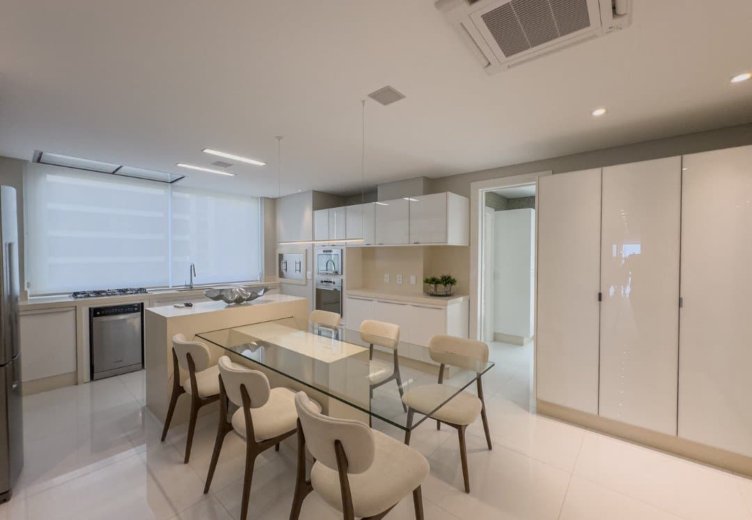 Apartamento de 3 quartos com 3 suítes e 317 m² em Bal. Camboriú