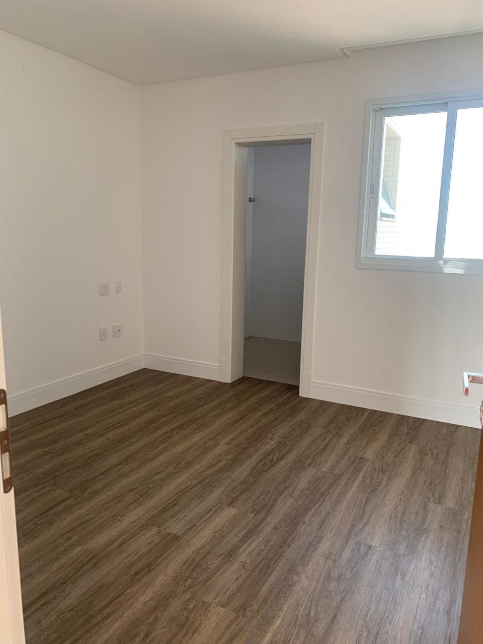 Apartamento de 4 quartos com 4 suítes e 184 m² em Bal. Camboriú