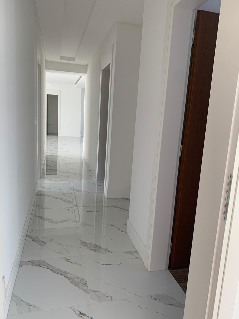 Apartamento de 4 quartos com 4 suítes e 182 m² em Bal. Camboriú