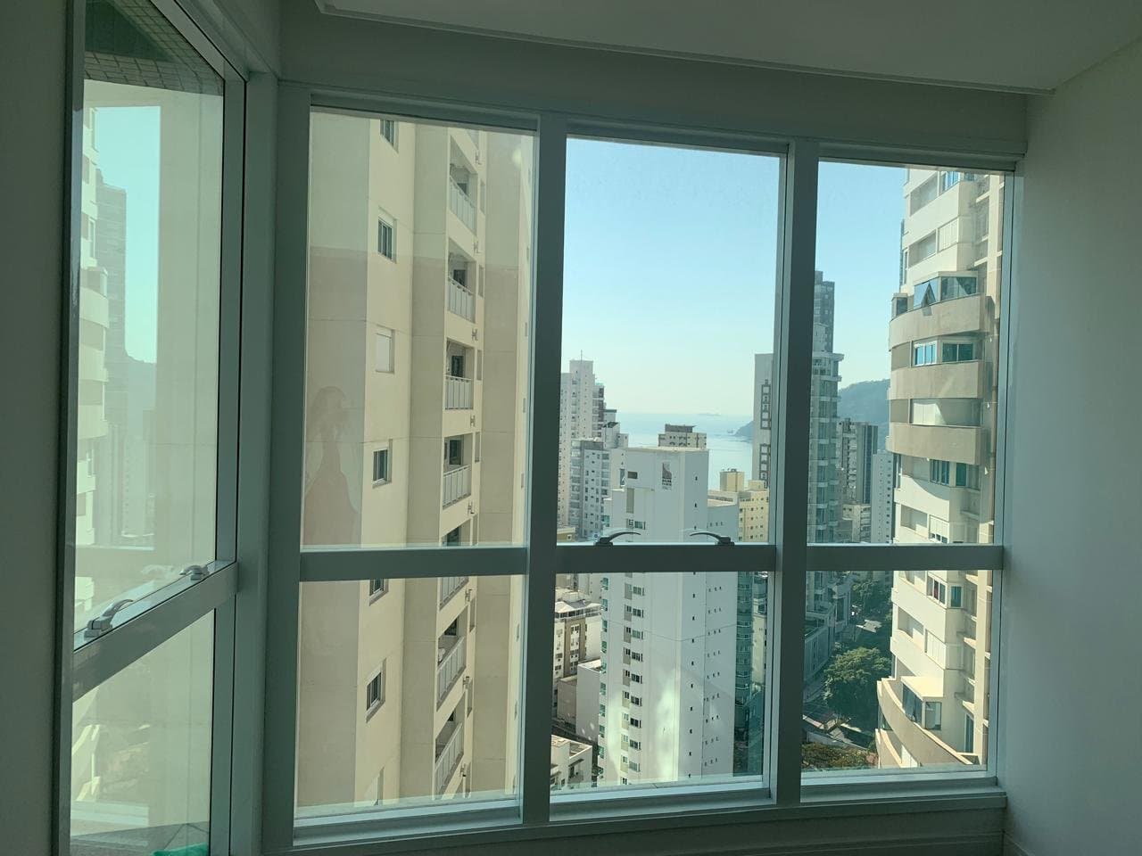 Apartamento de 4 quartos com 4 suítes e 182 m² em Bal. Camboriú