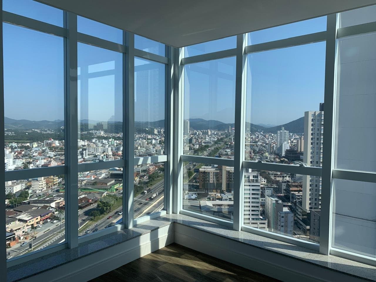 Apartamento de 4 quartos com 4 suítes e 182 m² em Bal. Camboriú