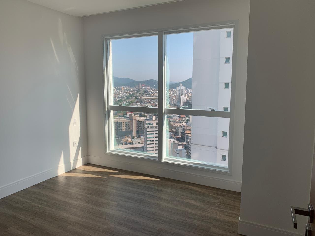Apartamento de 4 quartos com 4 suítes e 182 m² em Bal. Camboriú