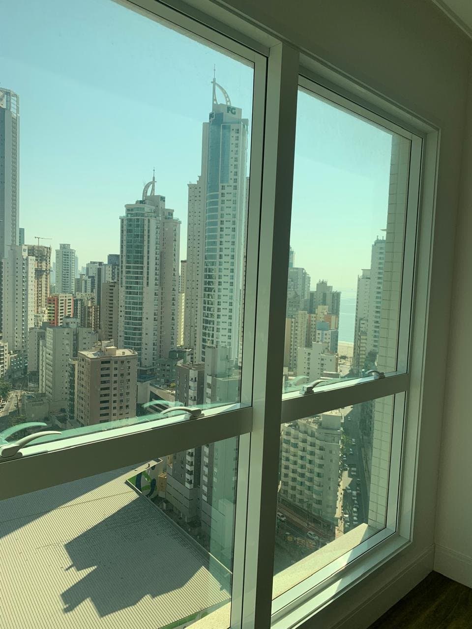 Apartamento de 4 quartos com 4 suítes e 182 m² em Bal. Camboriú