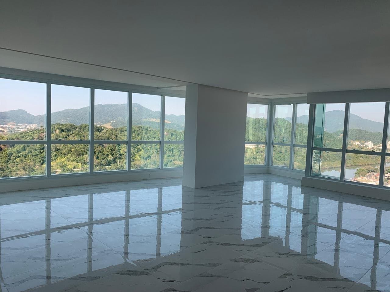 Apartamento de 3 quartos com 3 suítes e 187 m² em Bal. Camboriú