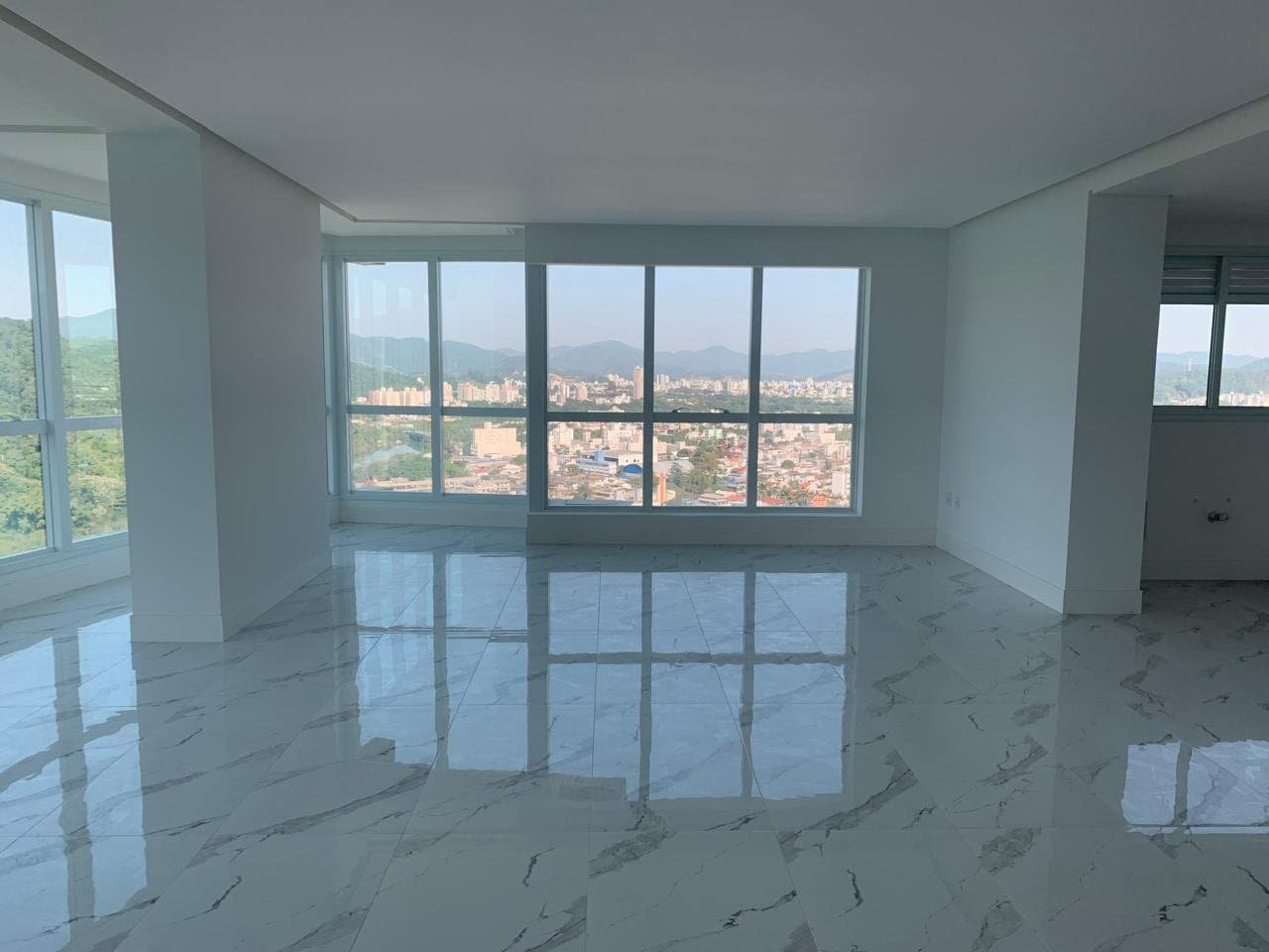 Apartamento de 3 quartos com 3 suítes e 187 m² em Bal. Camboriú