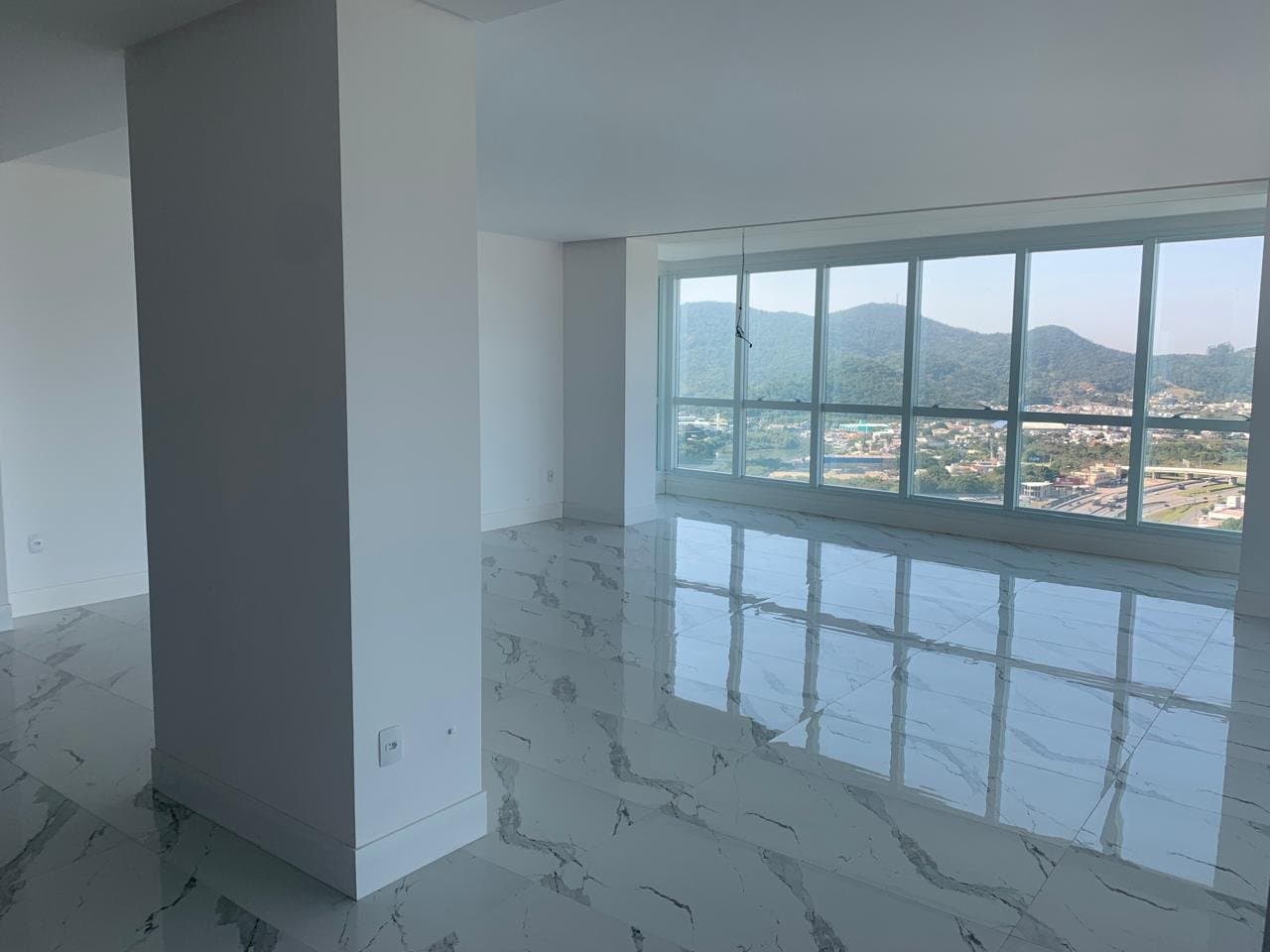 Apartamento de 3 quartos com 3 suítes e 182 m² em Bal. Camboriú