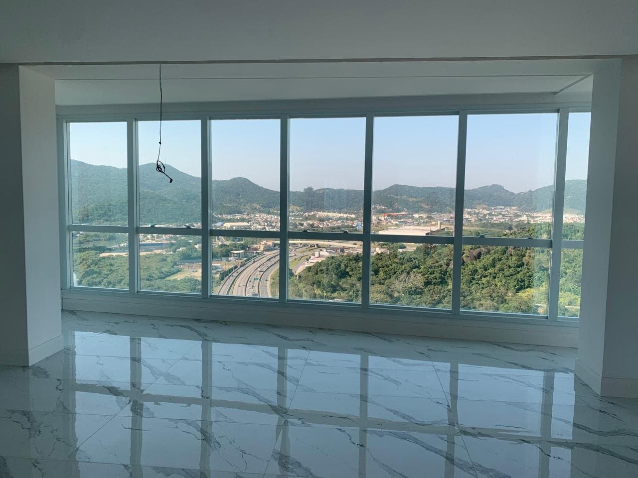 Apartamento de 3 quartos com 3 suítes e 182 m² em Bal. Camboriú