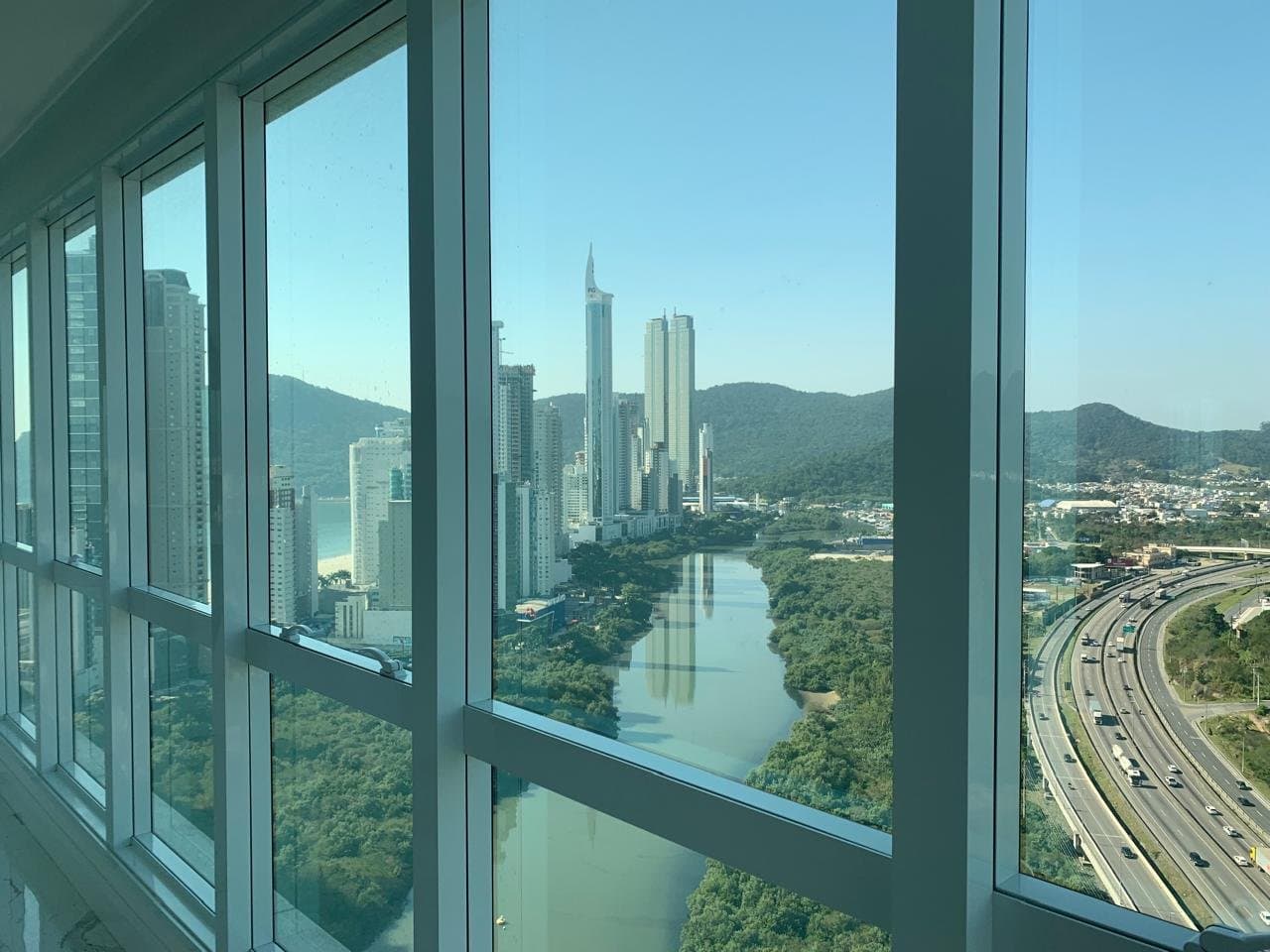 Apartamento de 3 quartos com 3 suítes e 182 m² em Bal. Camboriú