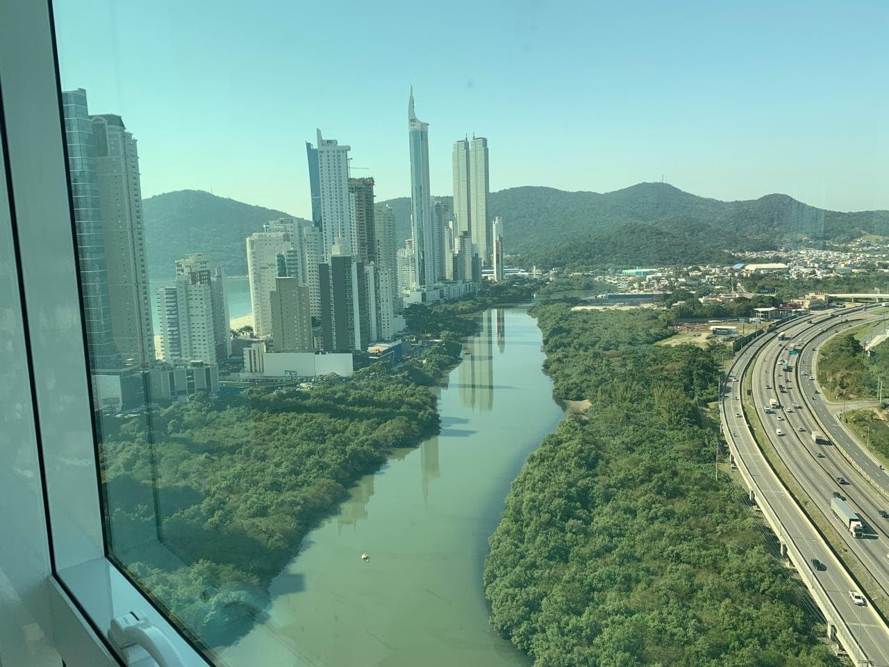 Apartamento de 3 quartos com 3 suítes e 182 m² em Bal. Camboriú